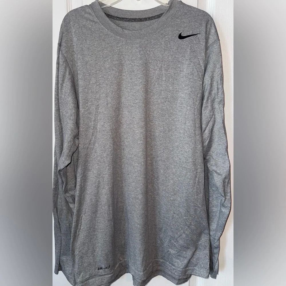 Nike Dri-FIT Gray Long Sleeve Performance Top Size M